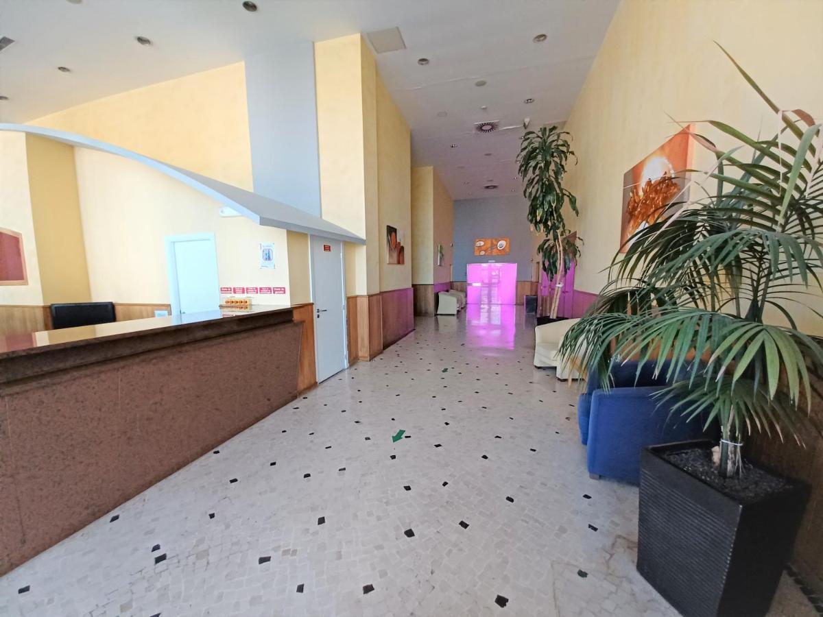 Oasis Beach Apartment Портиман Экстерьер фото